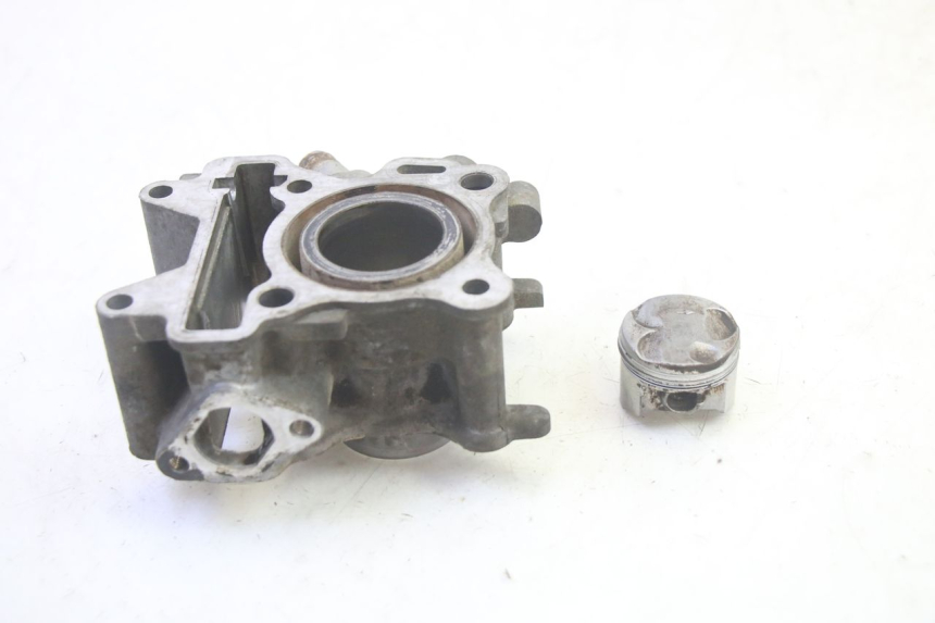 photo de ZYLINDER KOLBEN YAMAHA NEOS NEO'S 4T 50 (2008 - 2016) - Zoom auf Gebrauchszustand