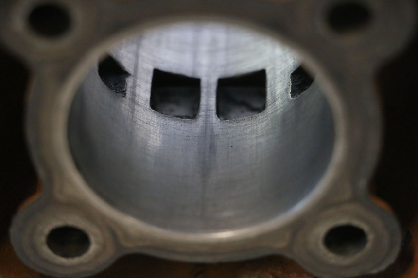 photo de ZYLINDER KOLBEN MBK NITRO 50 (2004 - 2008) - Details der Befestigungspunkte