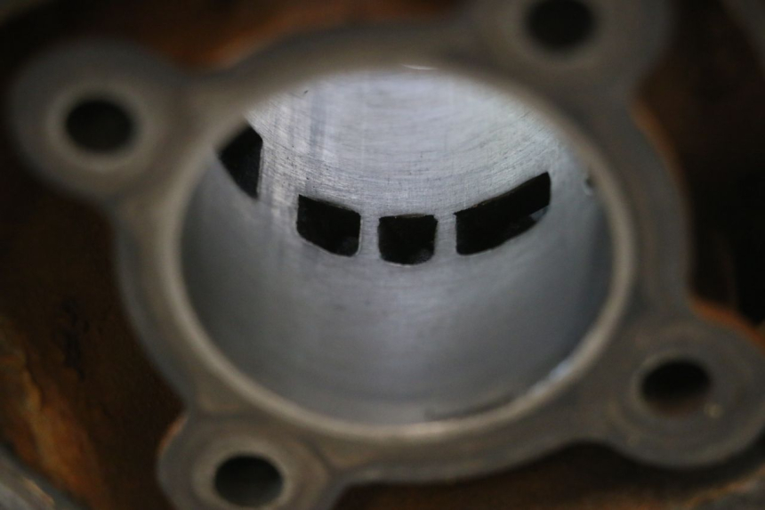 photo de ZYLINDER KOLBEN MBK NITRO 50 (2004 - 2008) - Oberflächenzustand und Material