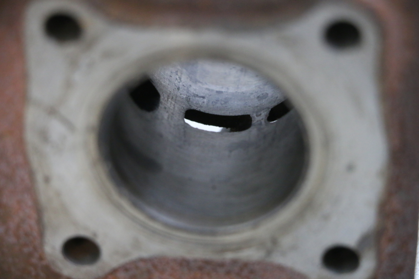 photo de ZYLINDER KOLBEN SYM ORBIT 2 50 (2008 - 2014) - Details der Befestigungspunkte