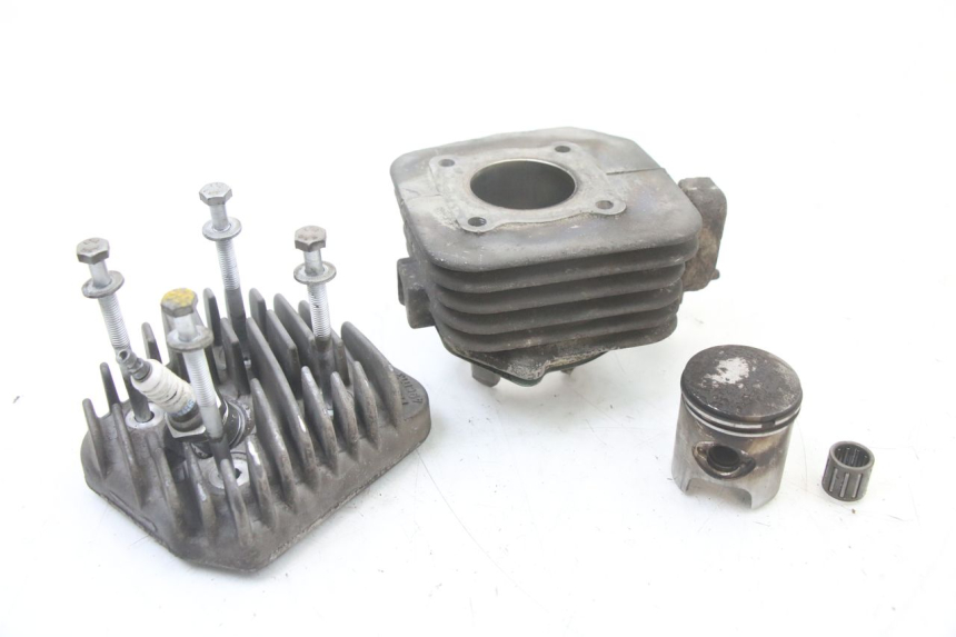 photo de ZYLINDER KOLBEN PEUGEOT LUDIX ONE 50 (2005 - 2008) - Alternative Perspektive