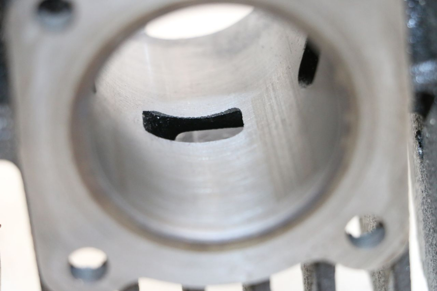 photo de ZYLINDER KOLBEN YAMAHA PW 80 (1983 - 2014) - Zoom auf Gebrauchszustand