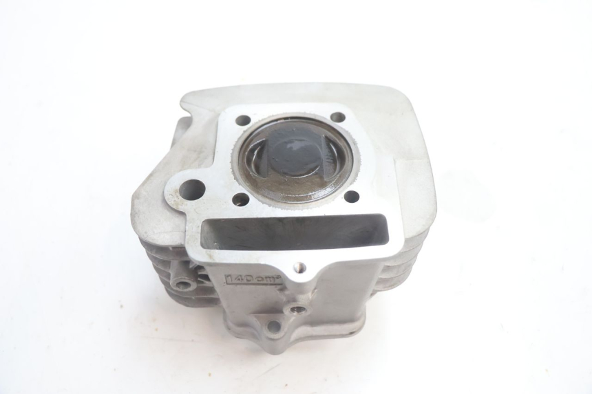 photo de ZYLINDER KOLBEN APOLLO RFZ 140 - Technische Nahaufnahme