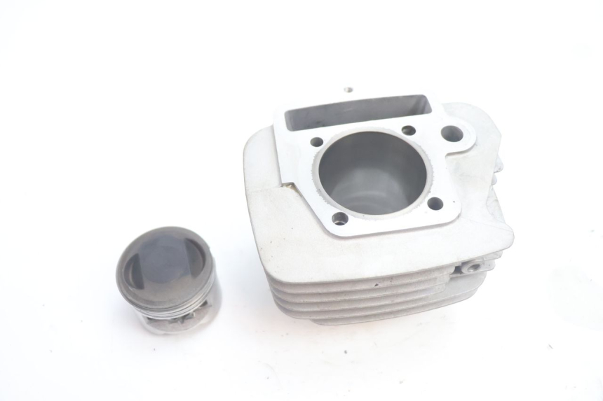 photo de ZYLINDER KOLBEN APOLLO RFZ 140 - Details der Befestigungspunkte