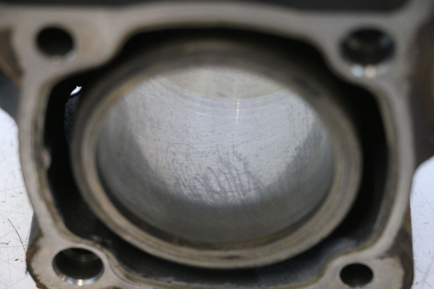 photo de ZYLINDER KOLBEN PEUGEOT SATELIS 125 (2006 - 2009) - Details der Befestigungspunkte
