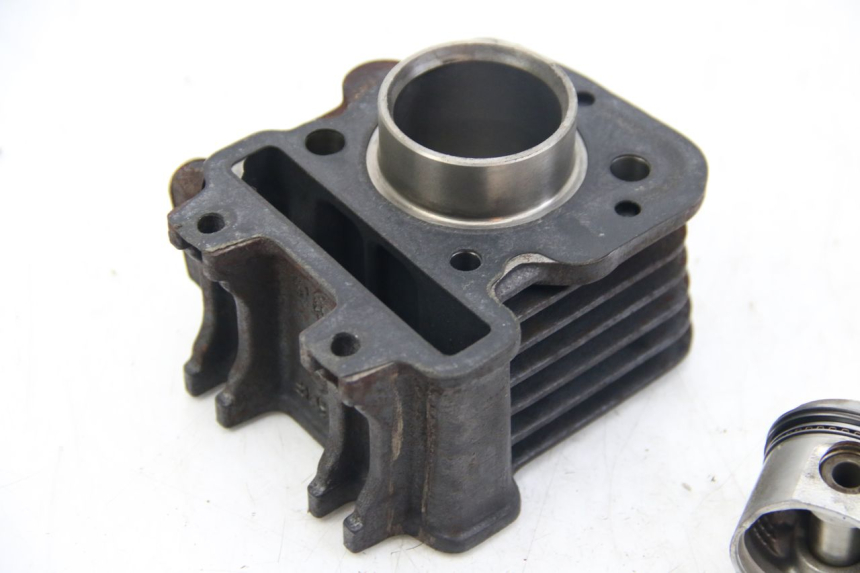 photo de ZYLINDER KOLBEN APRILIA SCARABEO 4T 50 (2009 - 2017) - Details der Befestigungspunkte