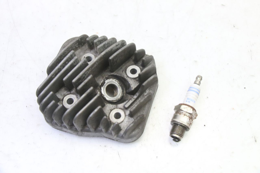 photo de ZYLINDER KOLBEN PEUGEOT SPEEDFIGHT 3 AIR 50 (2009 - 2015) - Fokus auf die Struktur