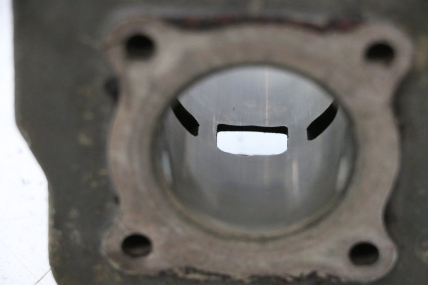 photo de ZYLINDER KOLBEN PEUGEOT TREKKER 50 (1995 - 2004) - Details der Befestigungspunkte
