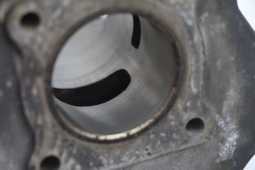 photo de ZYLINDER KOLBEN PEUGEOT TREKKER 50 (1995 - 2004) - Details der Befestigungspunkte