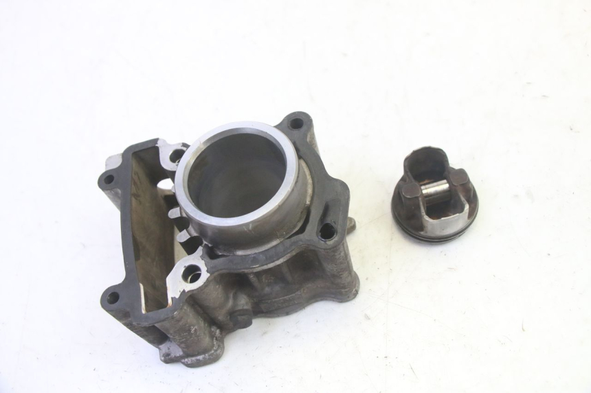 photo de ZYLINDER KOLBEN YAMAHA X-MAX XMAX 125 (2010 - 2013) - Zoom auf Gebrauchszustand