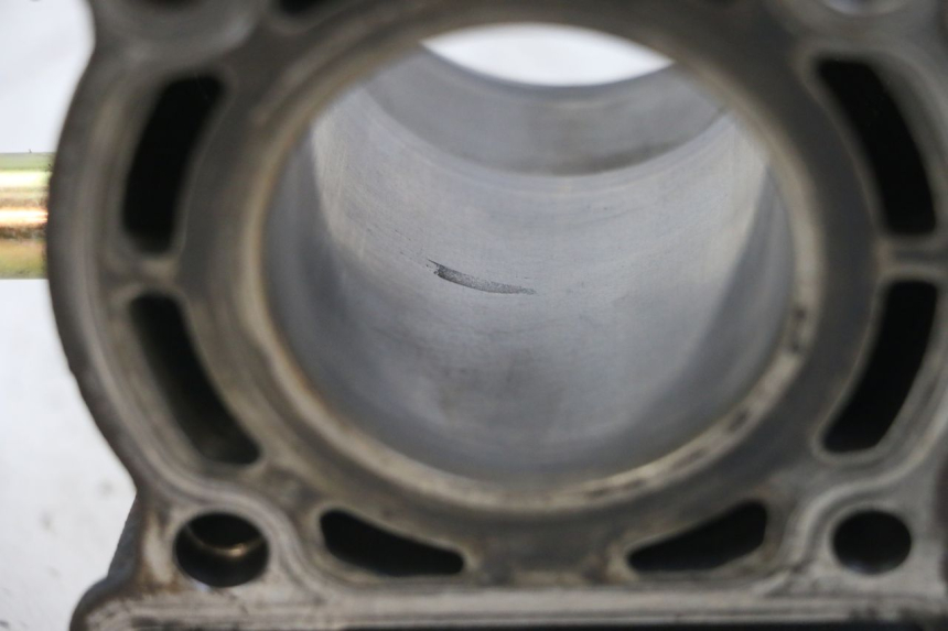 photo de ZYLINDER KOLBEN YAMAHA YP MAJESTY 125 (2002 - 2006) - Details der Befestigungspunkte