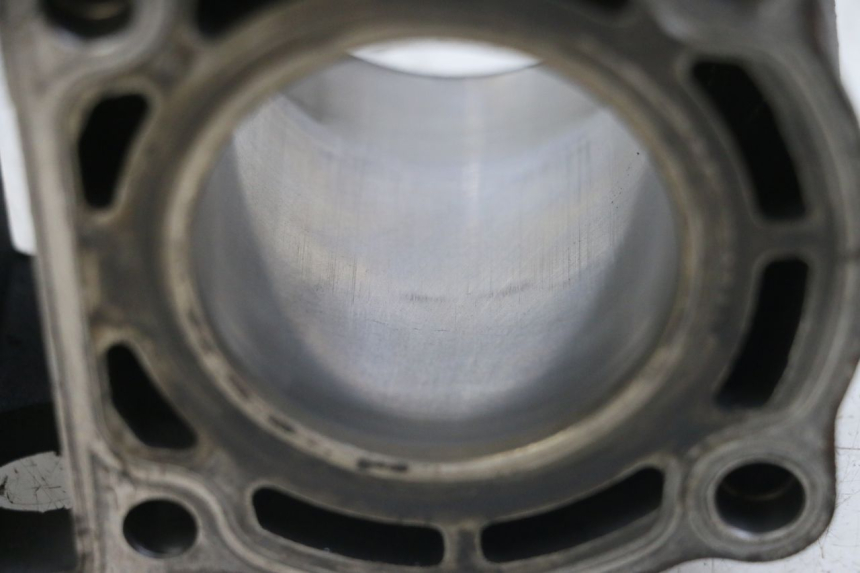 photo de ZYLINDER KOLBEN YAMAHA YP MAJESTY 125 (2002 - 2006) - Oberflächenzustand und Material