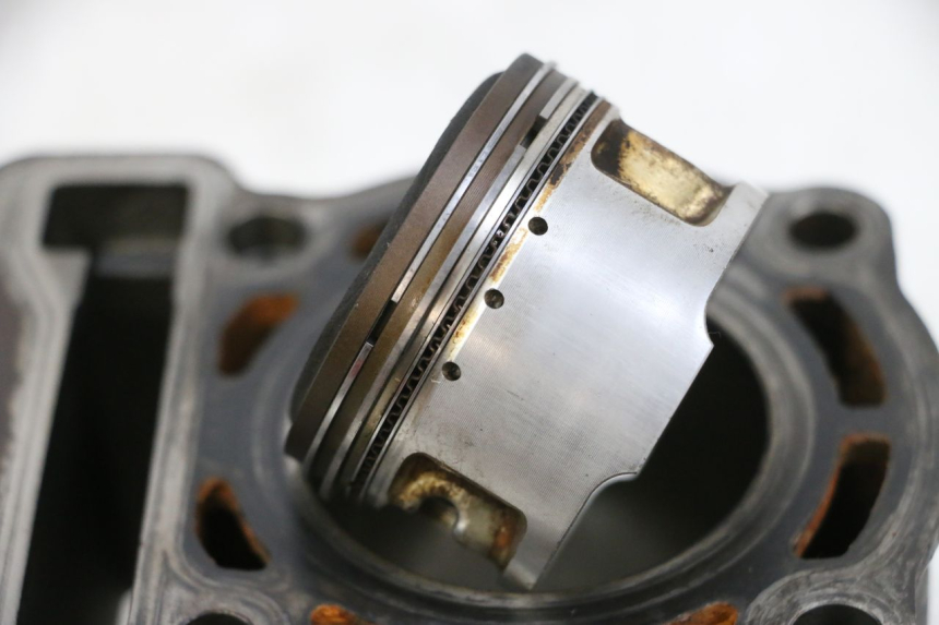 photo de ZYLINDER KOLBEN YAMAHA YP MAJESTY 125 (2002 - 2006) - Charakteristische Merkmale