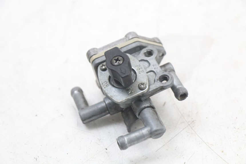 photo de TANK VENTIL SUZUKI GS F 500 (2004 - 2007) - Zoom auf Gebrauchszustand