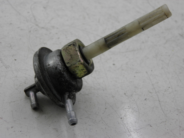 photo de DEPRESSION RESERVOIR PEUGEOT TWEET 125 (2010 - 2017) - Detailansicht des Bauteils