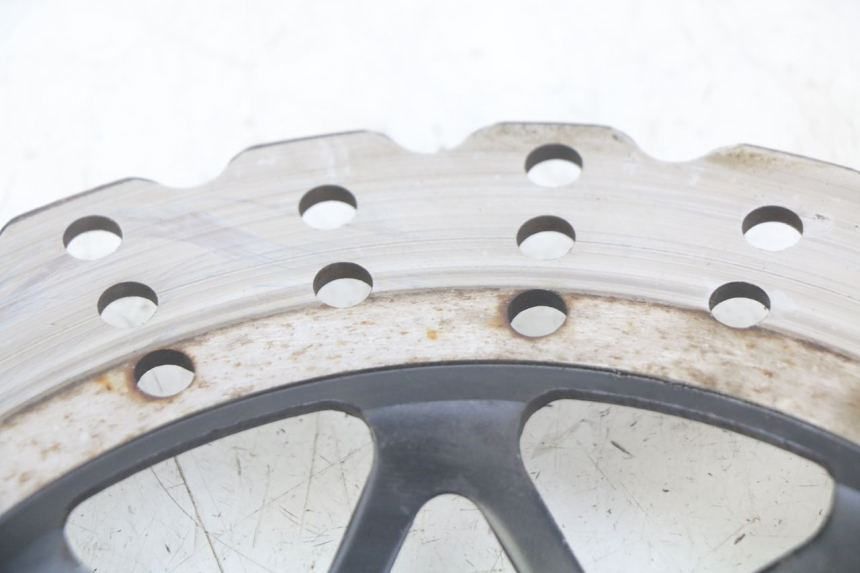 photo de VORDERE BREMSSCHEIBE NECO ALEXONE 125 (2017 - 2024) - Details der Befestigungspunkte