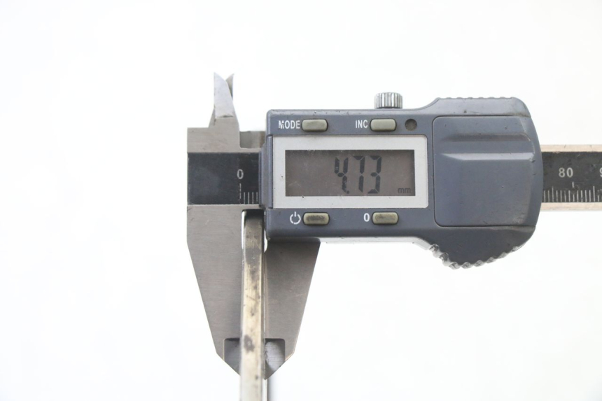 photo de BREMSSCHEIBE VORNE GILERA NEXUS 300 (2008 - 2013) - Details der Befestigungspunkte