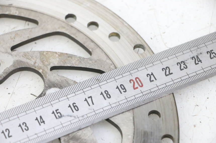 photo de BREMSSCHEIBE VORNE KYMCO GRAND DINK 125 (2008 - 2014) - Zoom auf Gebrauchszustand