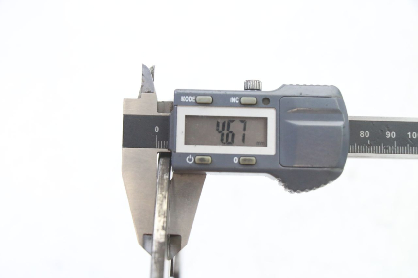 photo de BREMSSCHEIBE VORNE GILERA NEXUS 125 (2009 - 2013) - Details der Befestigungspunkte