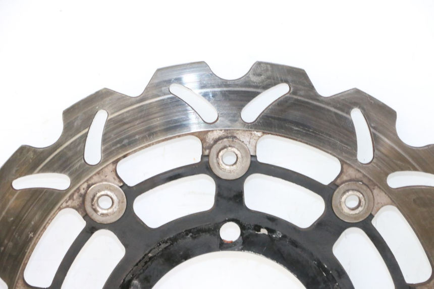 photo de BREMSSCHEIBE VORNE MAG POWER R-STREET 50 (2016 - 2025) - Details der Befestigungspunkte