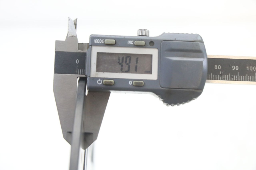 photo de BREMSSCHEIBE VORNE ROYAL ENFIELD HYMALAYAN 410 (2016 - 2023) - Details der Befestigungspunkte