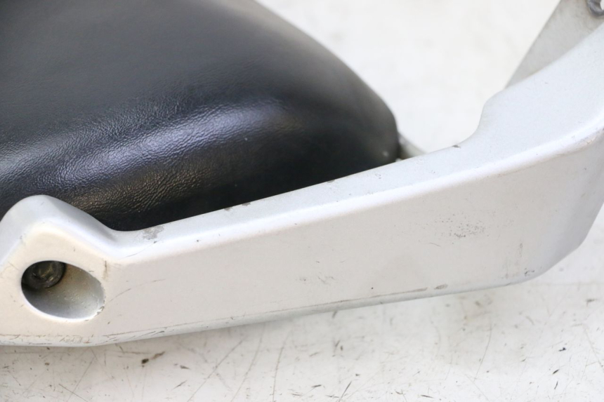 photo de RÜCKENLEHNEN DAELIM HISTORY 125 (2001 - 2002) - Details der Befestigungspunkte