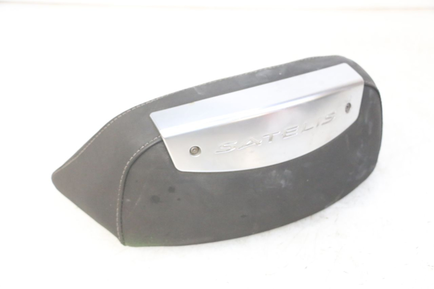 photo de RüCKENLEHNE PEUGEOT SATELIS 125 (2010 - 2012) - Details der Befestigungspunkte