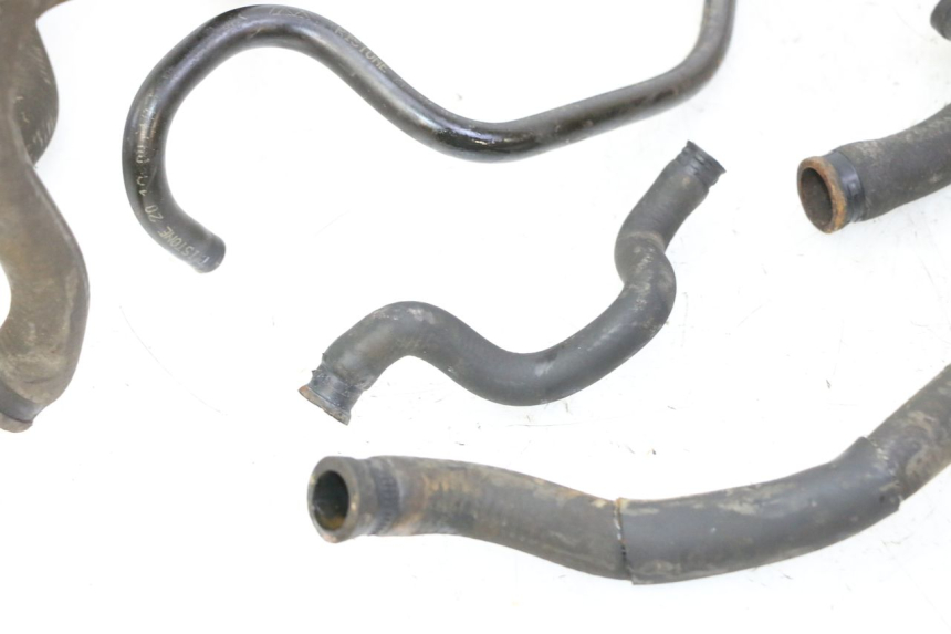 photo de KÜHLERSCHLAUCH PIAGGIO MP3 LT 300 (2010 - 2016) - Details der Befestigungspunkte