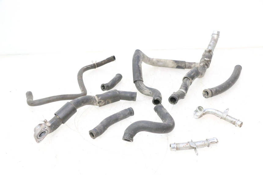 photo de KÜHLERSCHLAUCH HONDA XRV AFRICA TWIN 750 (1990 - 1992) - Details der Befestigungspunkte