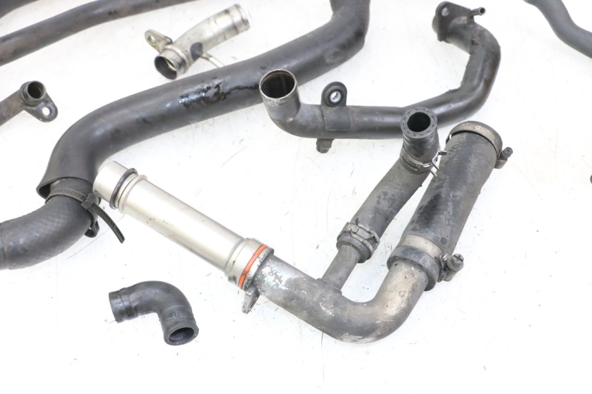 photo de KÜHLERSCHLAUCH YAMAHA FZ1 FAZER 1000 (2007 - 2009) - Technische Nahaufnahme