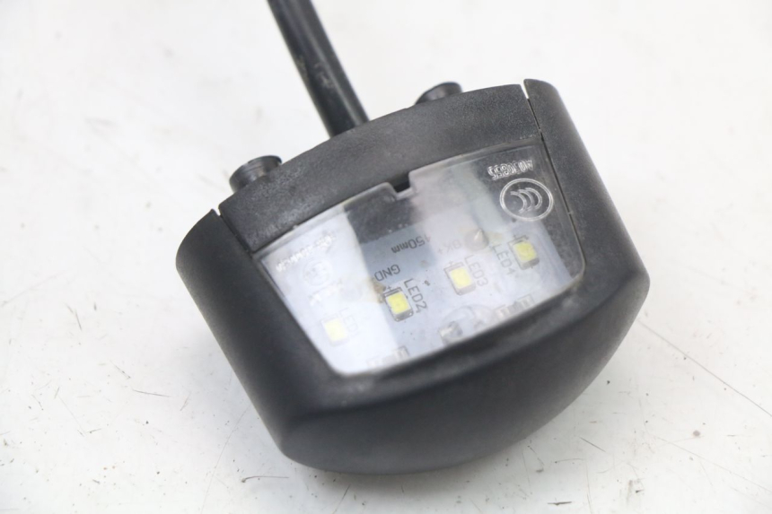 photo de KENNZEICHENBELEUCHTUNG EBROH BRAVO GLE 1 (2020 - 2024) - Zoom auf Gebrauchszustand