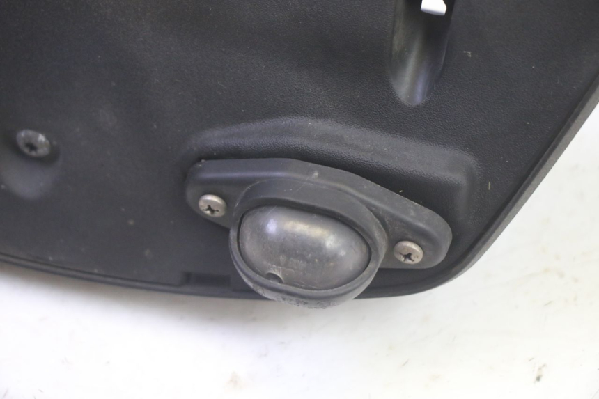 photo de KENNZEICHENBELEUCHTUNG PIAGGIO MP3 HPE 350 (2018 - 2020) - Zoom auf Gebrauchszustand