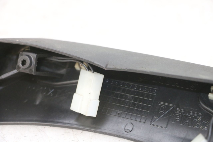 photo de KENNZEICHENBELEUCHTUNG PIAGGIO MP3 LT 300 (2010 - 2016) - Zoom auf Gebrauchszustand