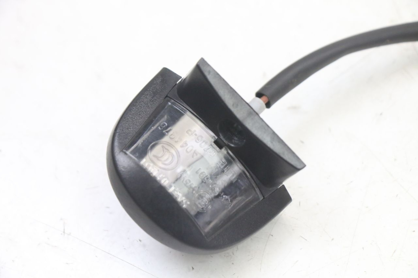 photo de KENNZEICHENBELEUCHTUNG PEUGEOT TWEET 4T 50 (2023 - 2025) - Zoom auf Gebrauchszustand