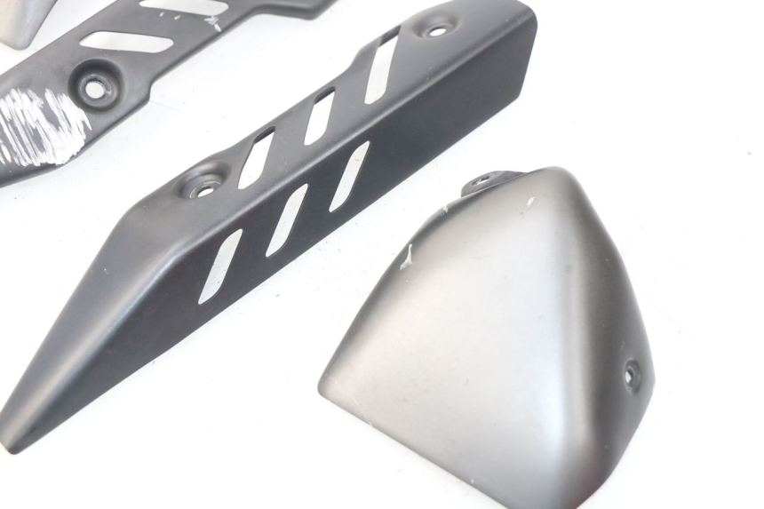 photo de KÜHLER VERKLEIDUNG MV AGUSTA BRUTALE R WALLY 910 (2008 - 2008) - Technische Nahaufnahme