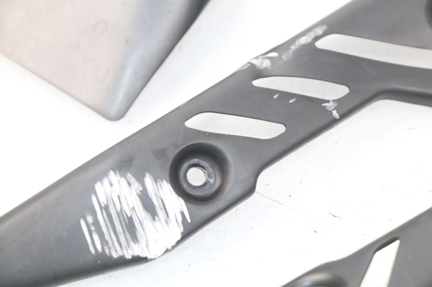 photo de KÜHLER VERKLEIDUNG MV AGUSTA BRUTALE R WALLY 910 (2008 - 2008) - Gesamtansicht des Produkts