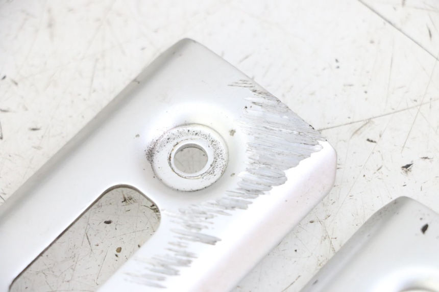 photo de KÜHLER VERKLEIDUNG YAMAHA FZS FAZER 600 (2001 - 2003) - Details der Befestigungspunkte