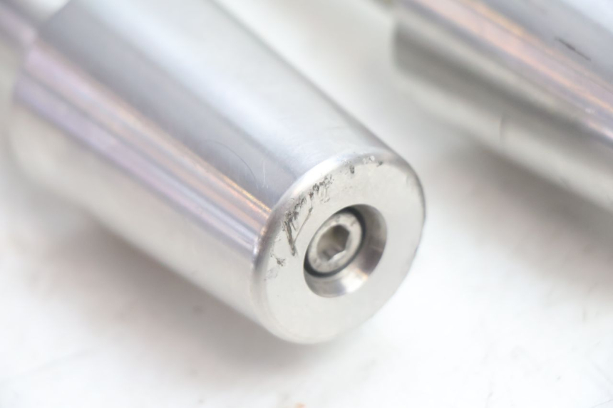 photo de LENKERENDSTüCK PEUGEOT SATELIS 125 (2006 - 2009) - Oberflächenzustand und Material