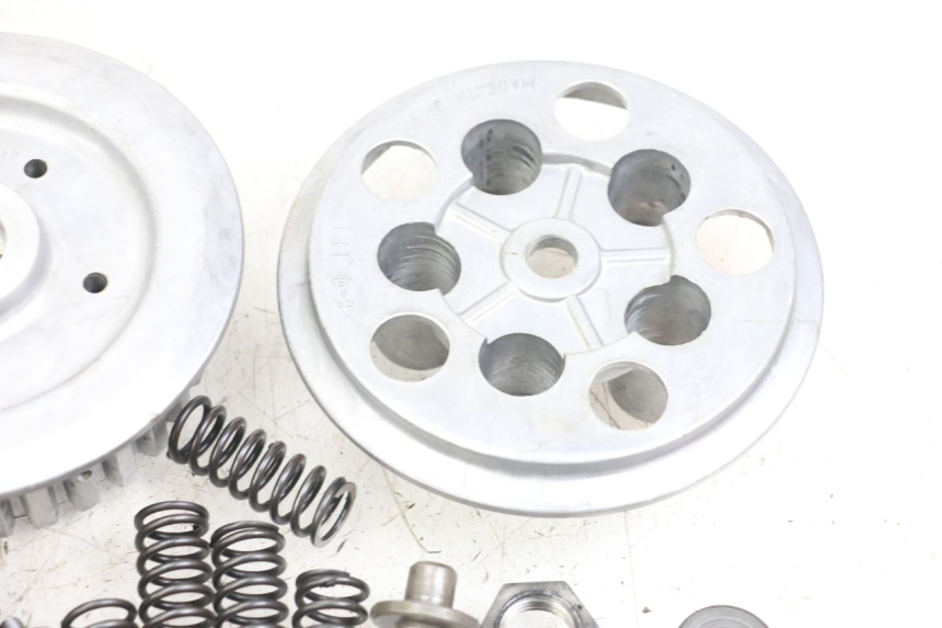 photo de KUPPLUNG SUZUKI GSX E 250 (1982 - 1983) - Kennzeichnungen und Originalreferenzen