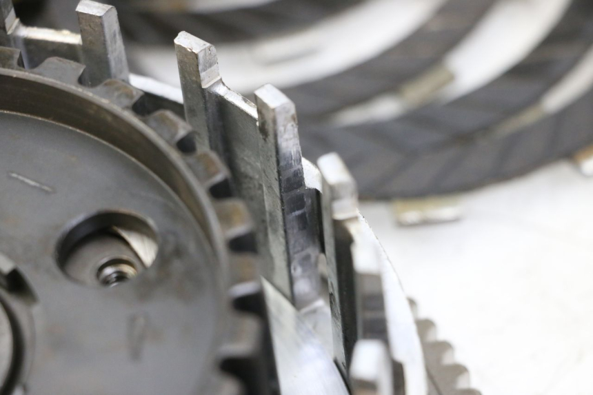 photo de KUPPLUNG KAWASAKI GTR 1000 (1994 - 2004) - Details der Befestigungspunkte