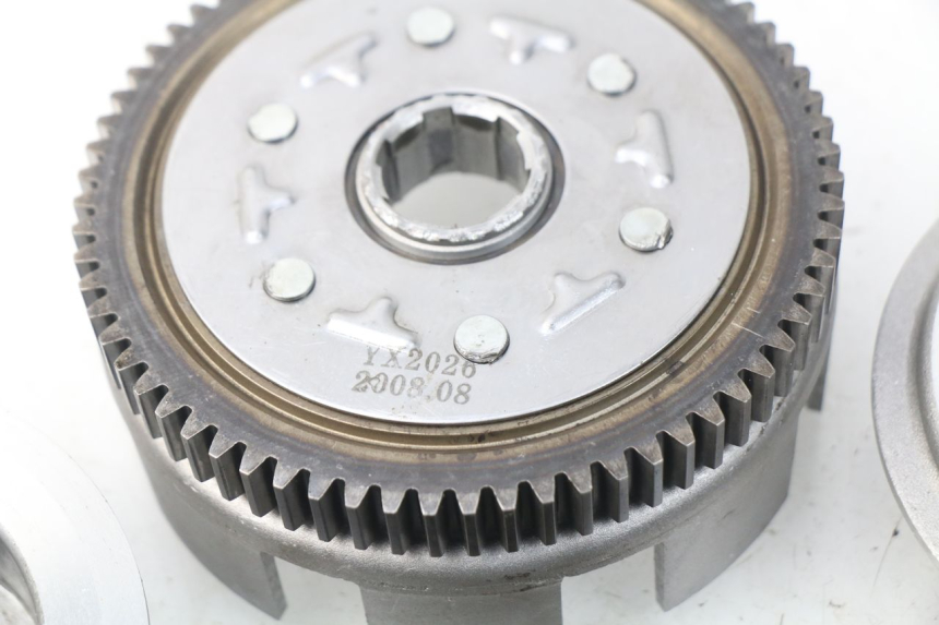 photo de KUPPLUNG YCF R-START 125 - Details der Befestigungspunkte