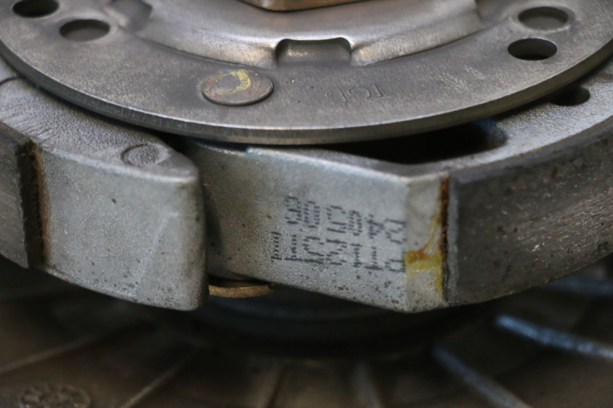 photo de KUPPLUNG PEUGEOT SATELIS COMPRESSOR K15 125 (2006 - 2009) - Zoom auf Gebrauchszustand
