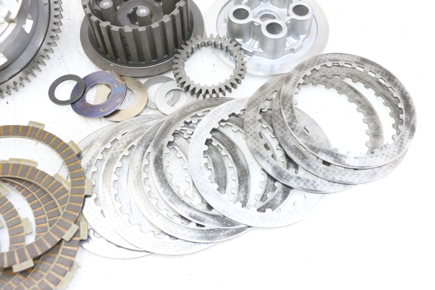 photo de KUPPLUNG SUZUKI GSR 750 (2011 - 2017) - Hochauflösende Nahaufnahme