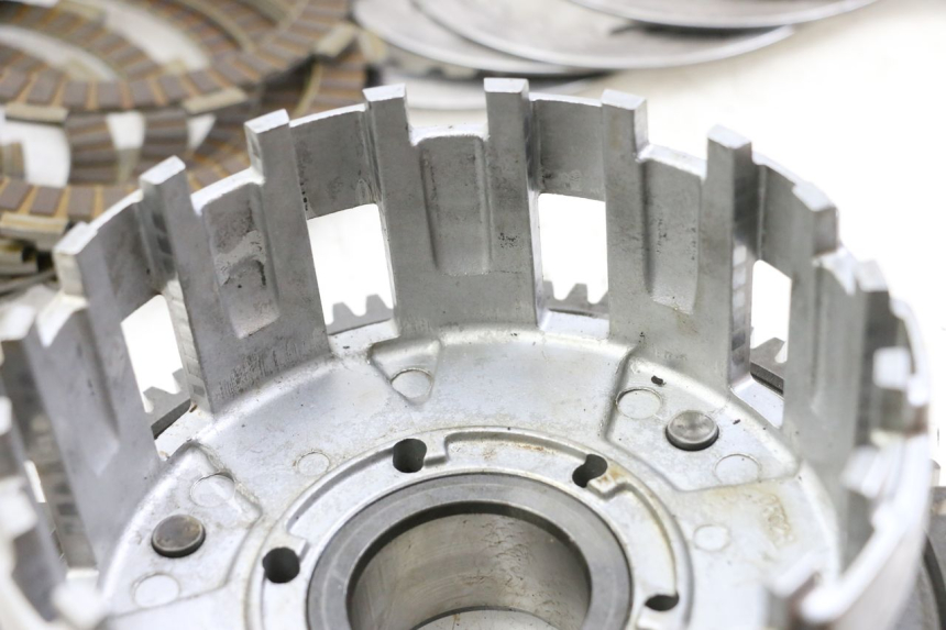 photo de KUPPLUNG SUZUKI GSR 750 (2011 - 2017) - Details der Befestigungspunkte