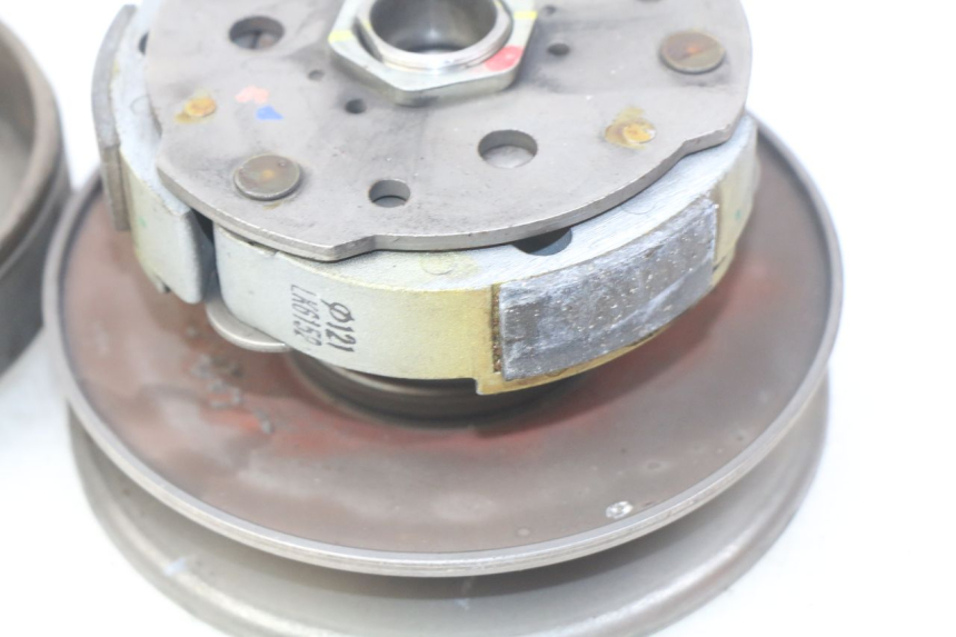 photo de KUPPLUNG PIAGGIO VESPA GTS IGET ABS 125 (2017 - 2023) - Details der Befestigungspunkte