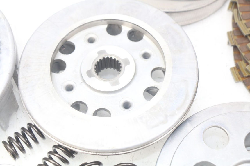 photo de KUPPLUNG SUZUKI XF FREEWIND 650 (1997 - 2003) - Details der Befestigungspunkte