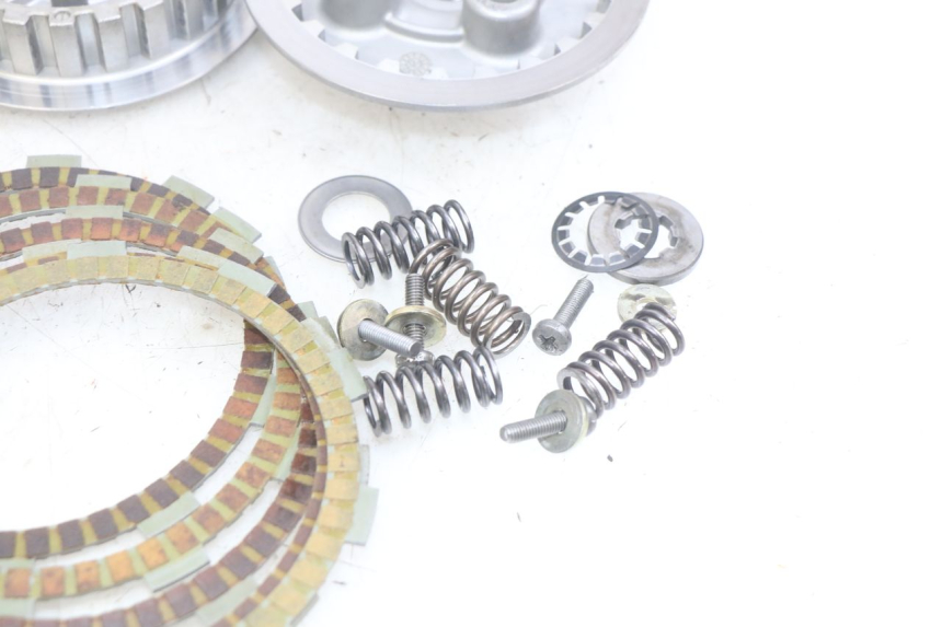 photo de KUPPLUNG PEUGEOT XP6 50 (2006 - 2011) - Fokus auf die Struktur