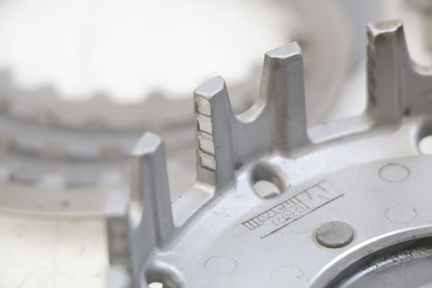 photo de KUPPLUNG PEUGEOT XP6 50 (2006 - 2011) - Kennzeichnungen und Originalreferenzen