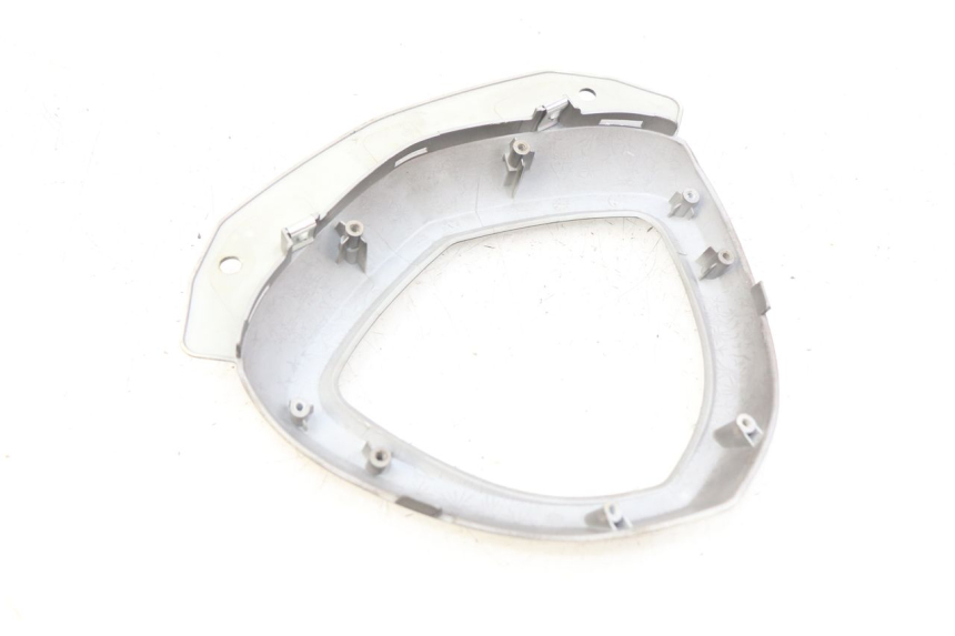 photo de TACHOMETERBLENDE KYMCO AGILITY 16+ 4T 50 (2018 - 2023) - Detailansicht des Bauteils