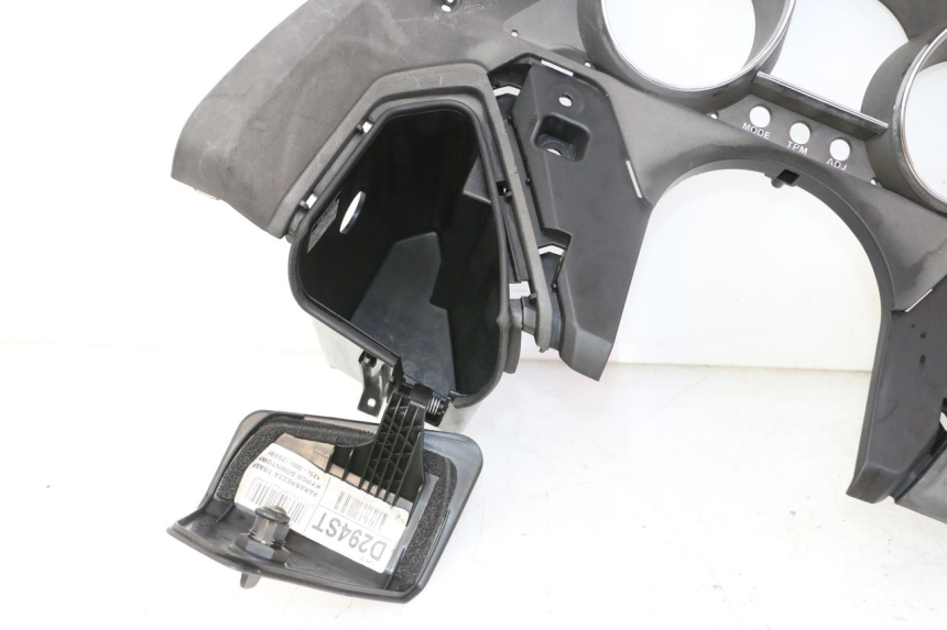 photo de TACHOMETERBLENDE KYMCO DINK STREET 125 (2009 - 2014) - Hochauflösende Nahaufnahme